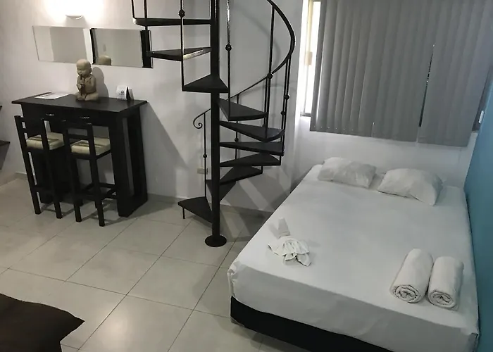 Easy Hotel *