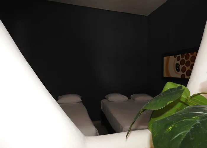 Easy Hotel *